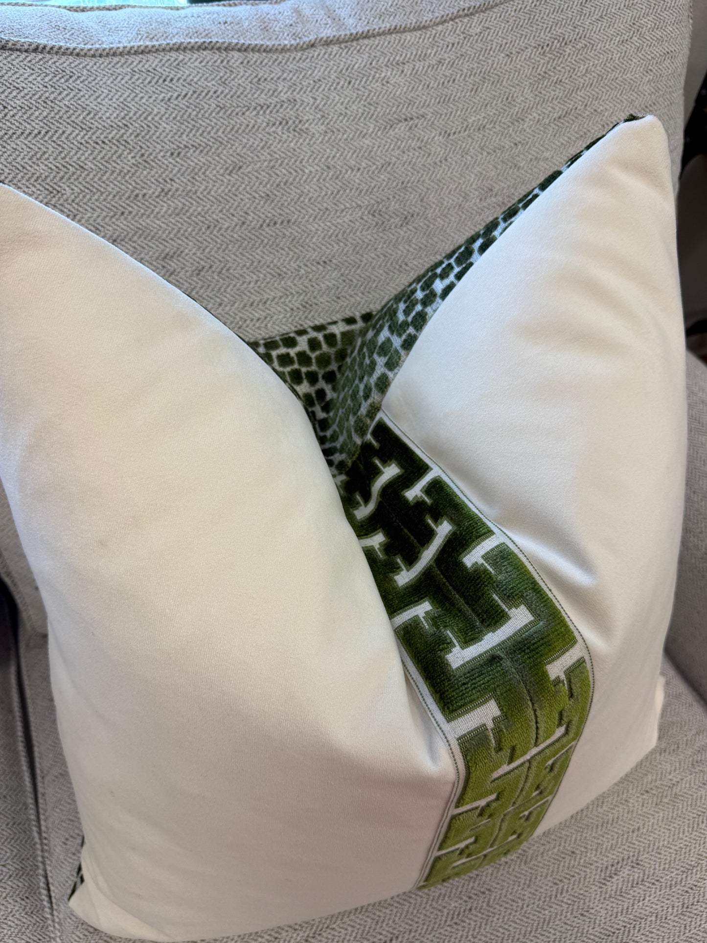 Bone & Green Trim Throw